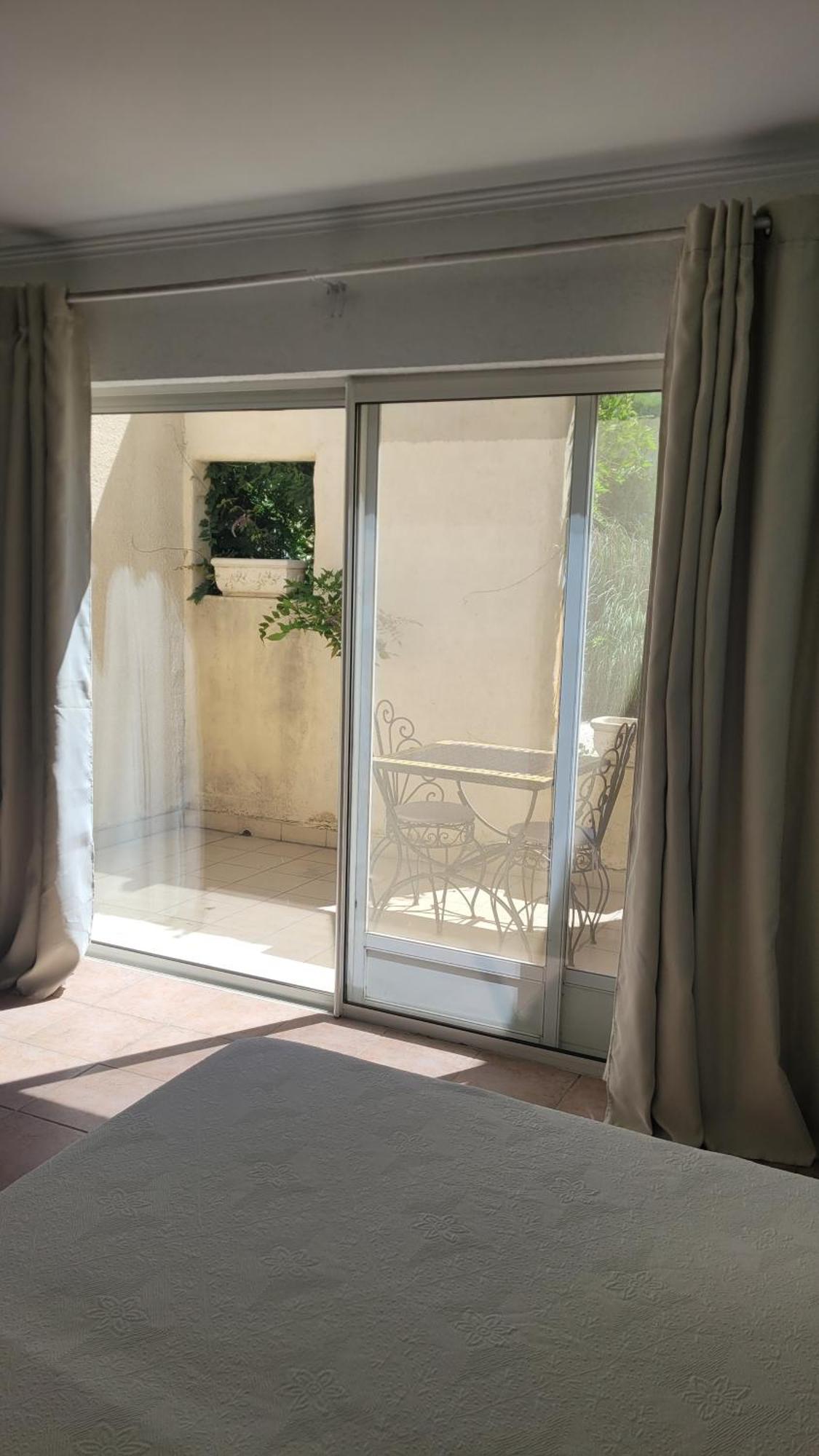 Hotel Mas Du Grand Peloux Port-Saint-Louis-du-Rhône Zimmer foto
