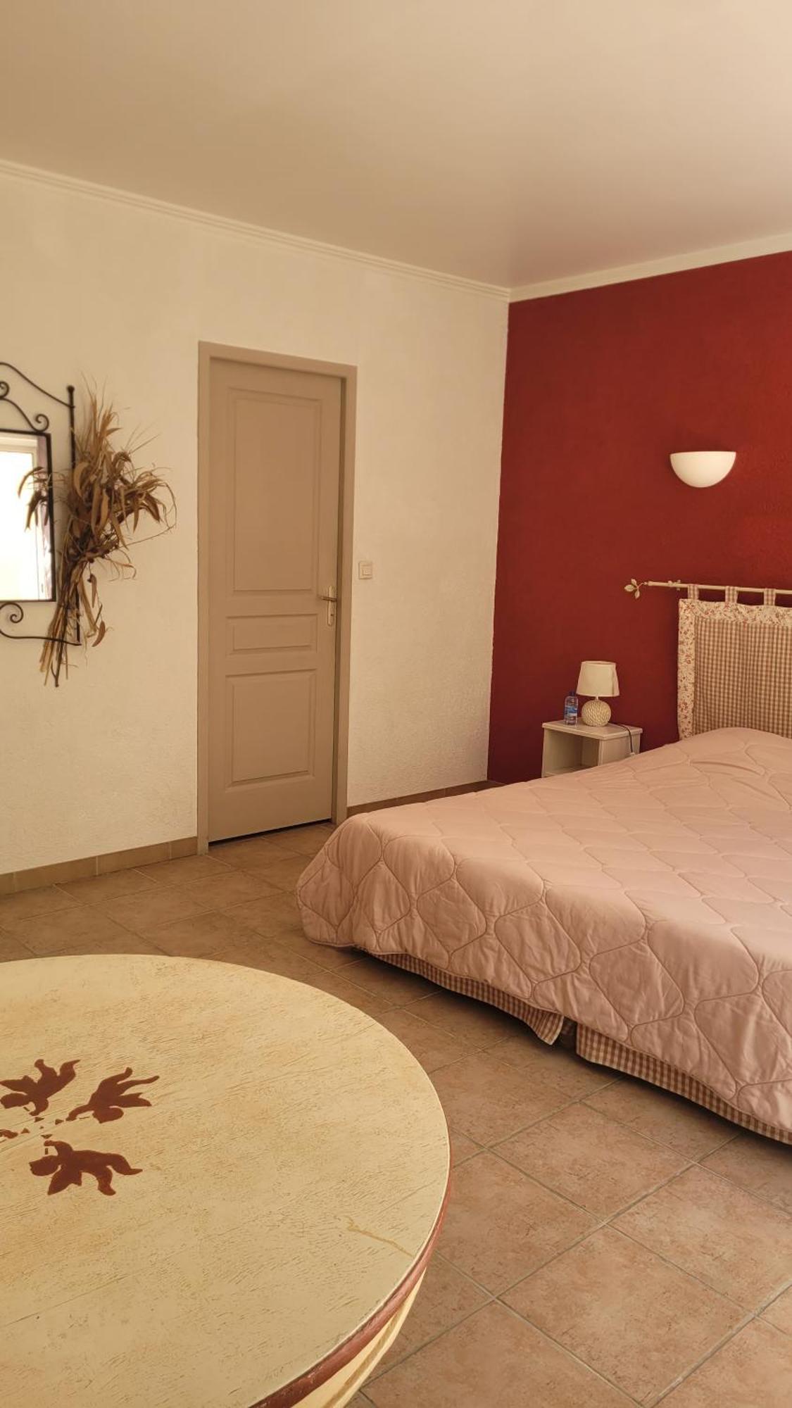 Hotel Mas Du Grand Peloux Port-Saint-Louis-du-Rhône Zimmer foto