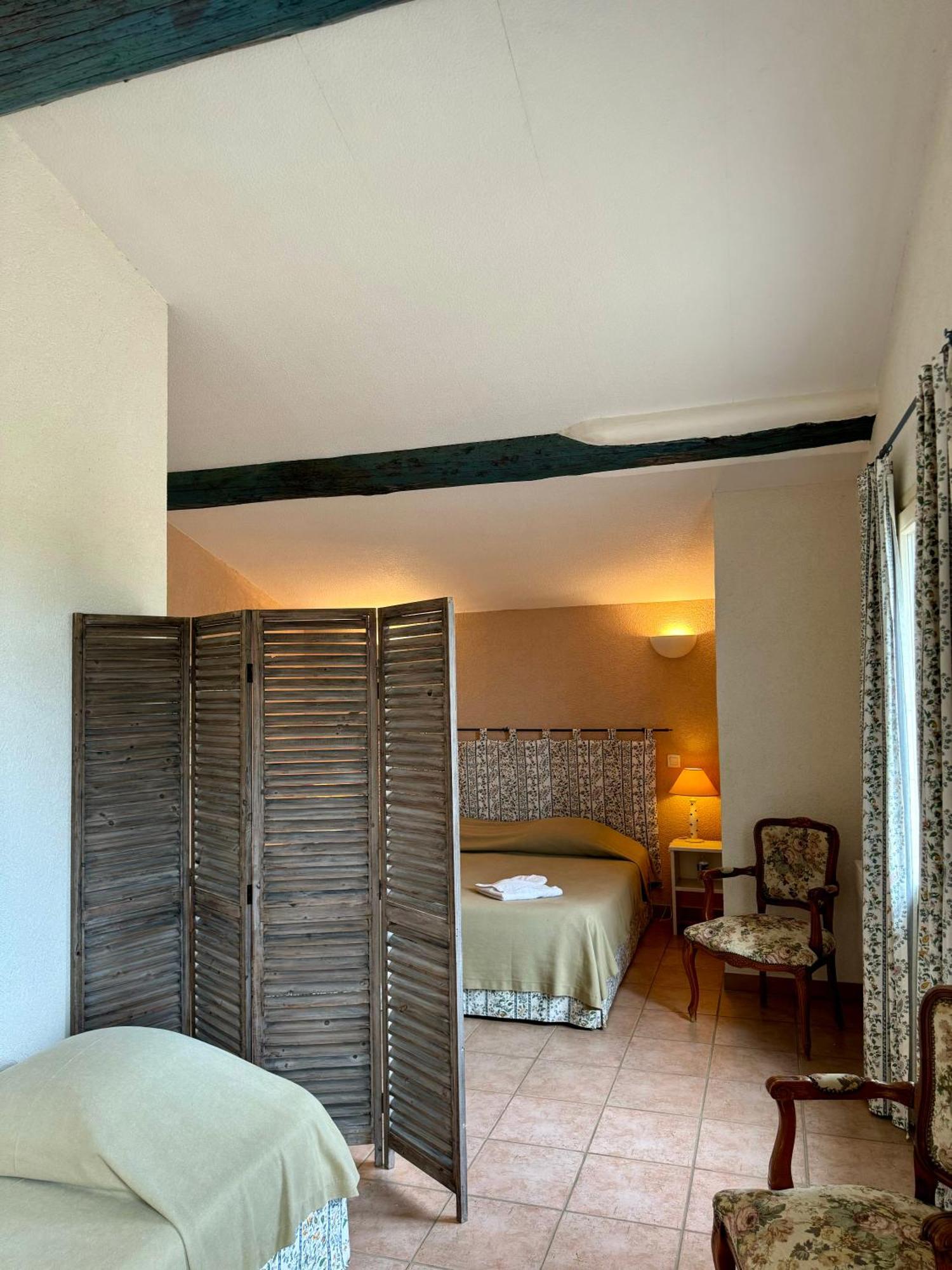Hotel Mas Du Grand Peloux Port-Saint-Louis-du-Rhône Zimmer foto