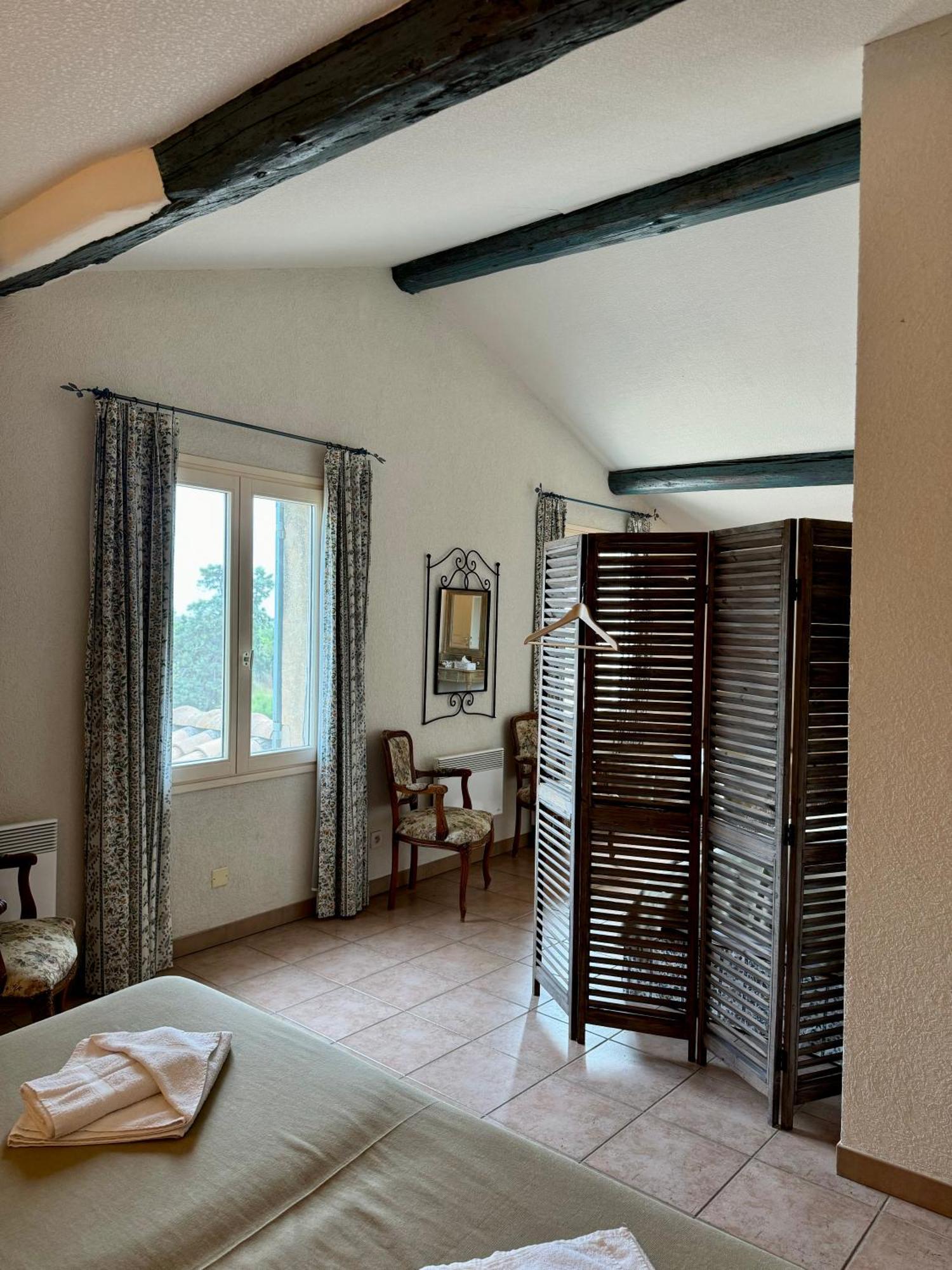 Hotel Mas Du Grand Peloux Port-Saint-Louis-du-Rhône Zimmer foto