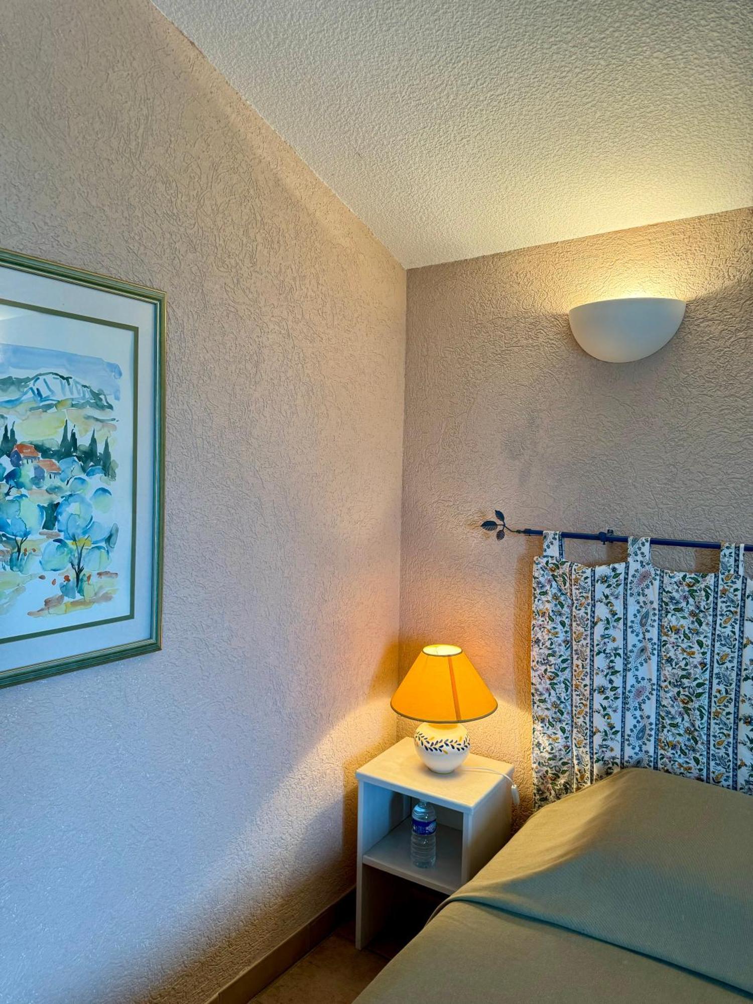Hotel Mas Du Grand Peloux Port-Saint-Louis-du-Rhône Zimmer foto
